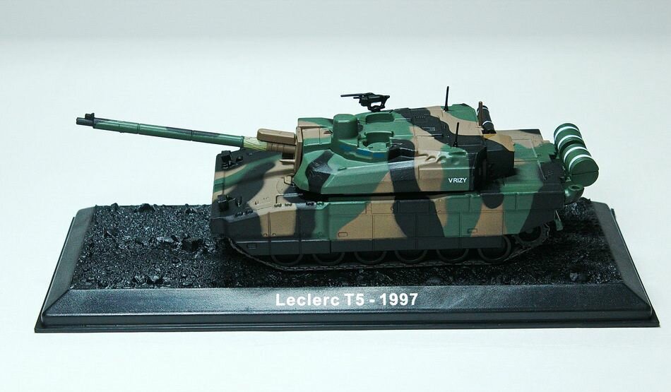 Масштабная модель 1/72, танк Leclerc T5 1997г. — фото 1