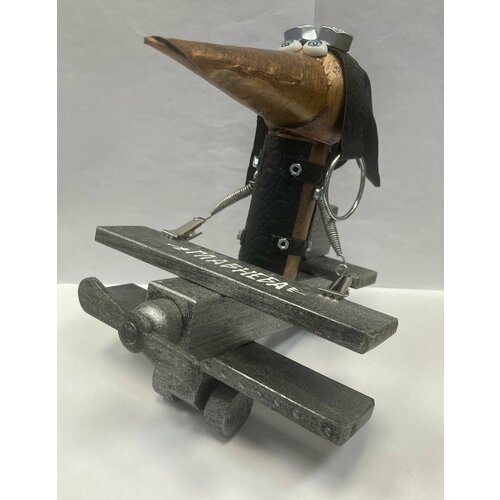 Статуэтка авторская стимпанк Летчик 18х17х15 см дерево металл 4500₽