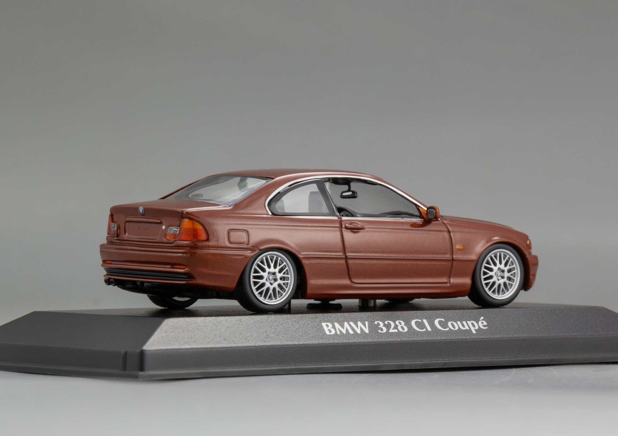 Масштабная модель BMW 3er Coupe (E46) 1999 — фото 1