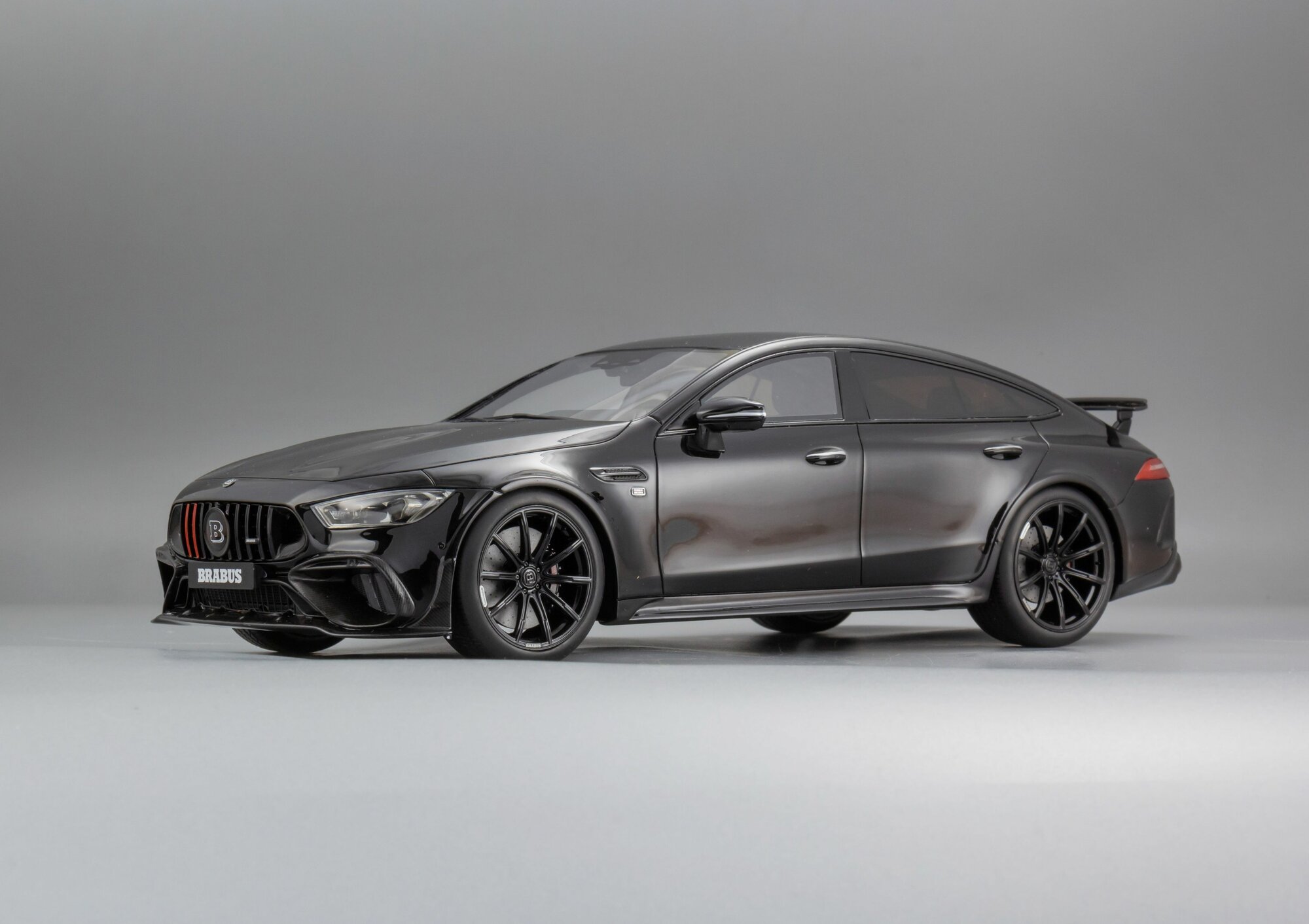 1:18 Brabus 930 - 2023, Коллекционная масштабная модель от GT Spirit — фото 1
