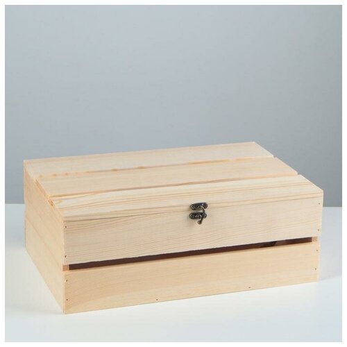 Ящик деревянный 35×23×13 см подарочный с реечной крышкой на петельках с замком