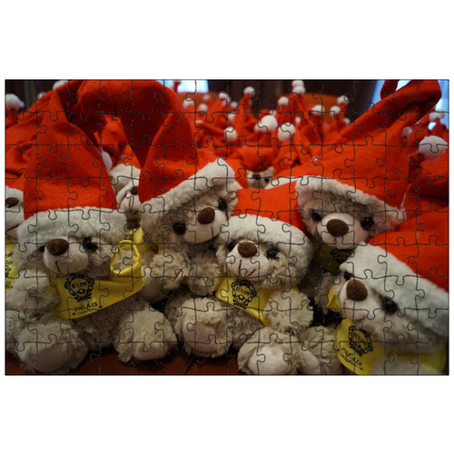фото Магнитный пазл 27x18см."шляпа санта- клауса, медвежонок, рождественский подарок" на холодильник lotsprints