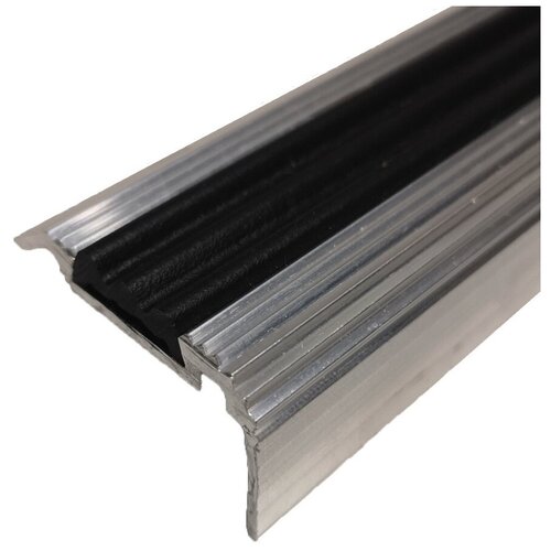 порог напольный алюминиевый ал 990 с резиновой вставкой длина 1 м черный муар Порог напольный алюминиевый с резиновой вставкой, угол 40*20мм 0,9м.