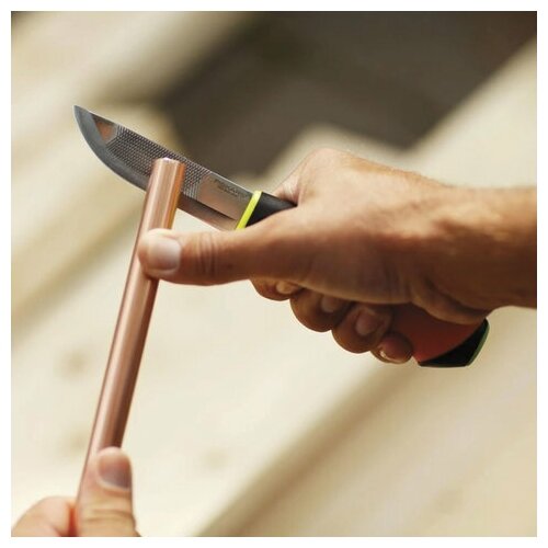 Нож для тяжелых работ с точилкой, FISKARS, трехкомпонентная рукоятка, напильник на лезвии, 1023619 - фотография № 5