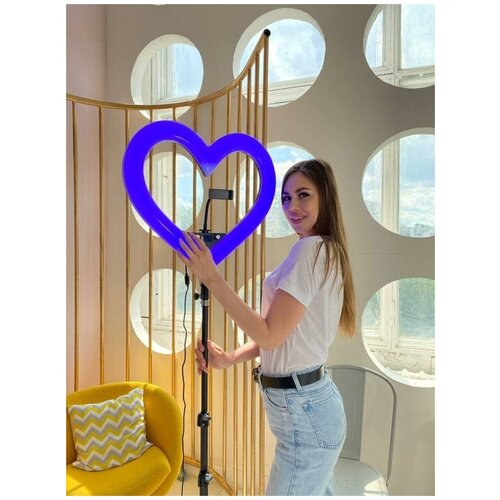 Светодиодная кольцевая лампа Сердце 49 см со штативом 739000₽