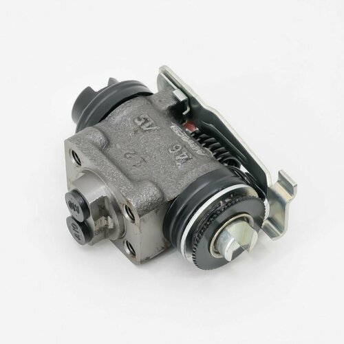 Рабочий тормозной цилиндр задний ISUZU ELF 2235 диаметр 30 без прокачки правый TBK 9925₽