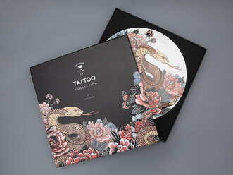 Тарелка декоративная в подарочной упаковке, рисунок TATTOO SERPENTA, форма Восточная, Императорский фарфоровый завод