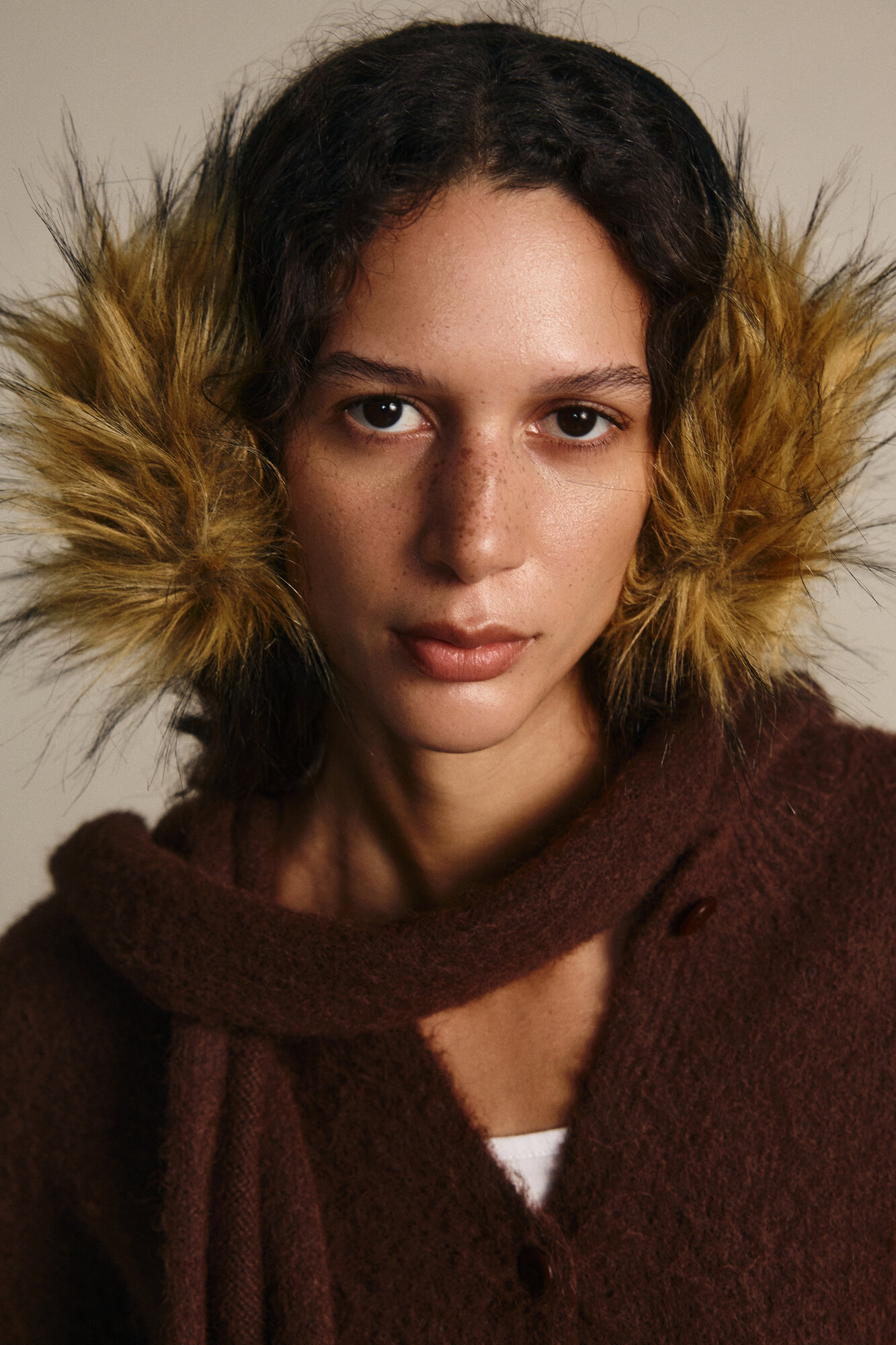 Наушники Befree для женщин размер 56 бежевый