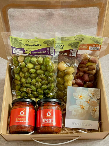 Изображение товара Подарочный набор с оливками и брускеттами оливатека в чемоданчике, гастрономический набор с открыткой