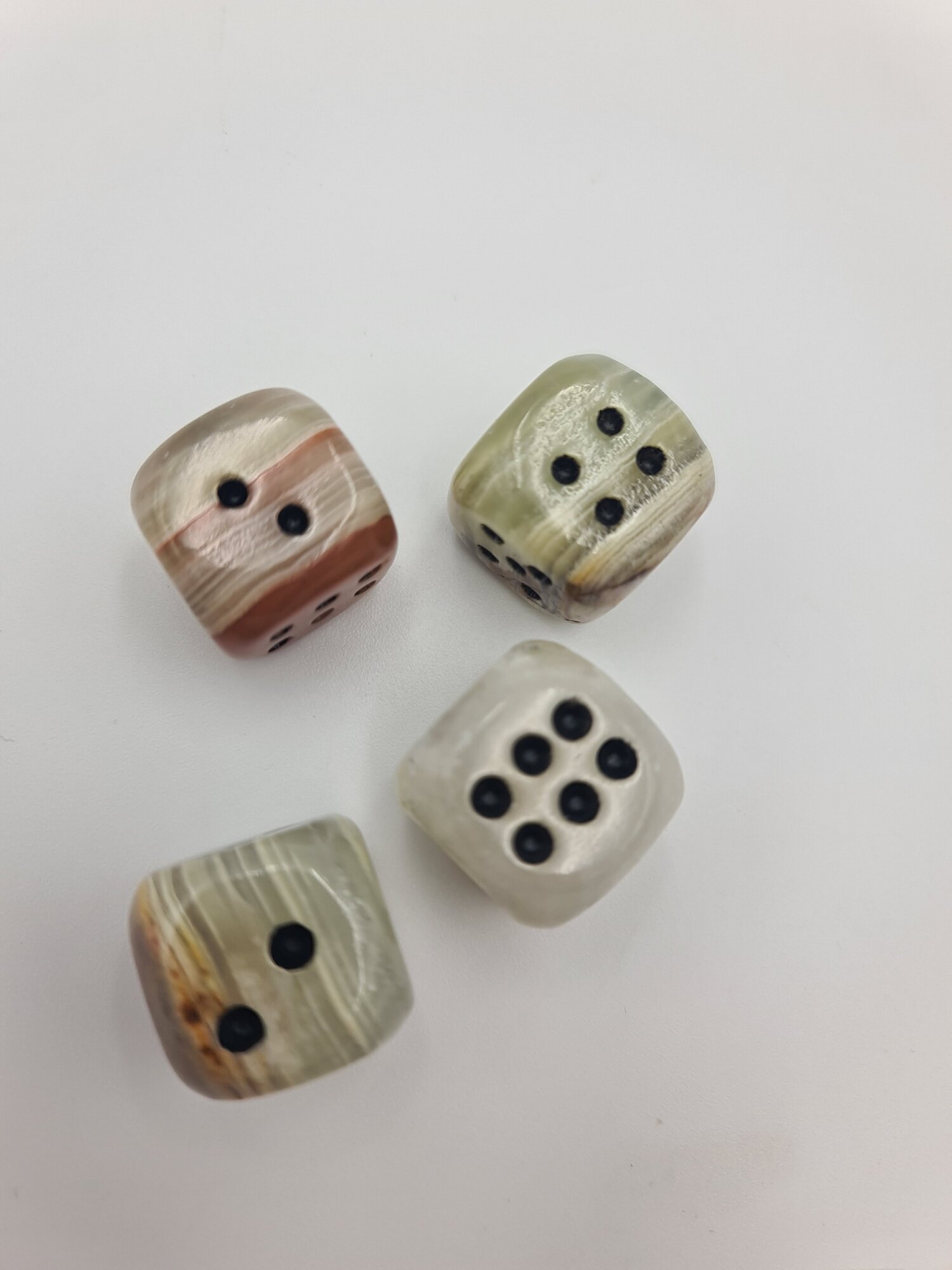 Кубик игральный из натурального оникса маленький 1 шт от бренда Present61