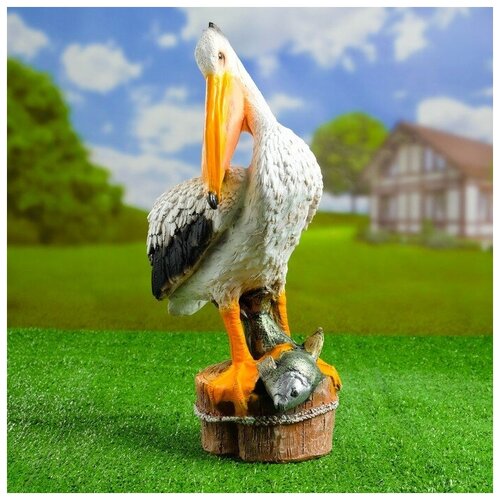 Садовая фигура Пеликан с рыбкой 26х17х44см 1119150 1531₽