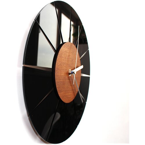 Чёрные настенные часы в стиле минимализма