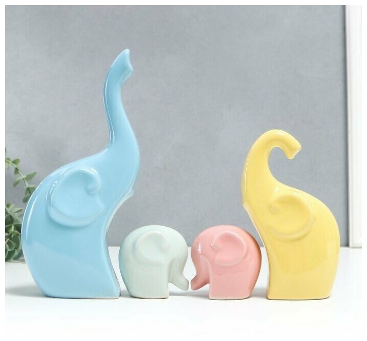 фото Сувенир керамика "Семейство слонов" пастельные оттенки набор 4 шт 7х7 17х11 25х5х11 см