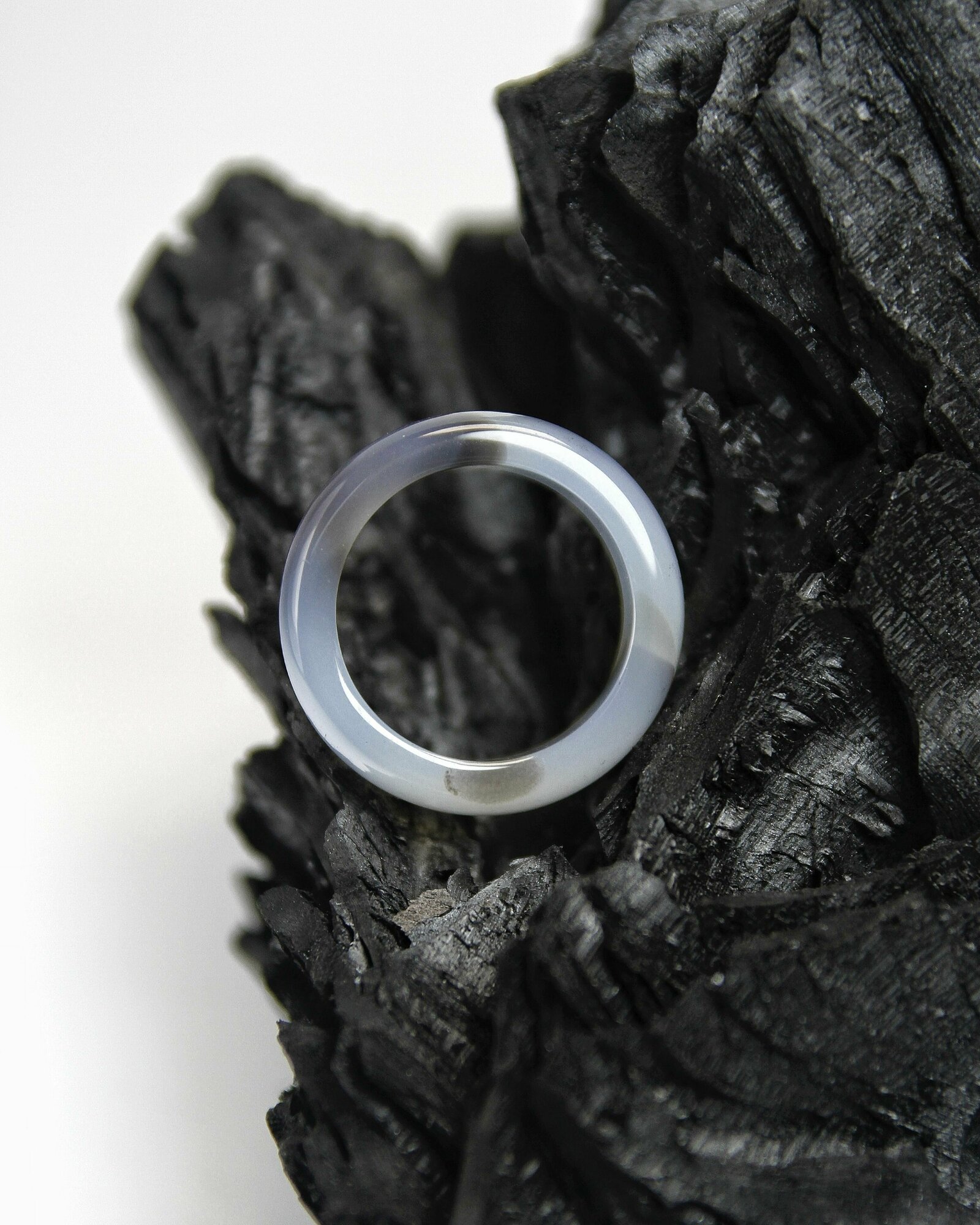 Кольцо из натурального камня Серый агат (Ботсвана), защита от сглаза, размер 17-18 - фотография № 2