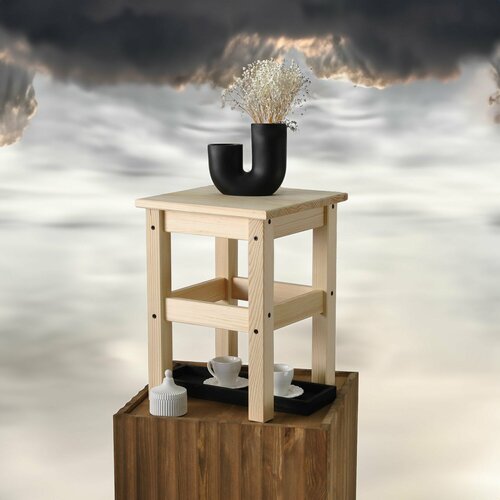 Табурет деревянный Одвар 33х33х45 см с черными винтами из массива сосны в натуральной отделке 1075₽