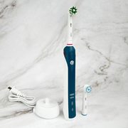 Ультразвуковая электрическая зубная щетка Oral B Pro 4000 3D Smartseries, синий