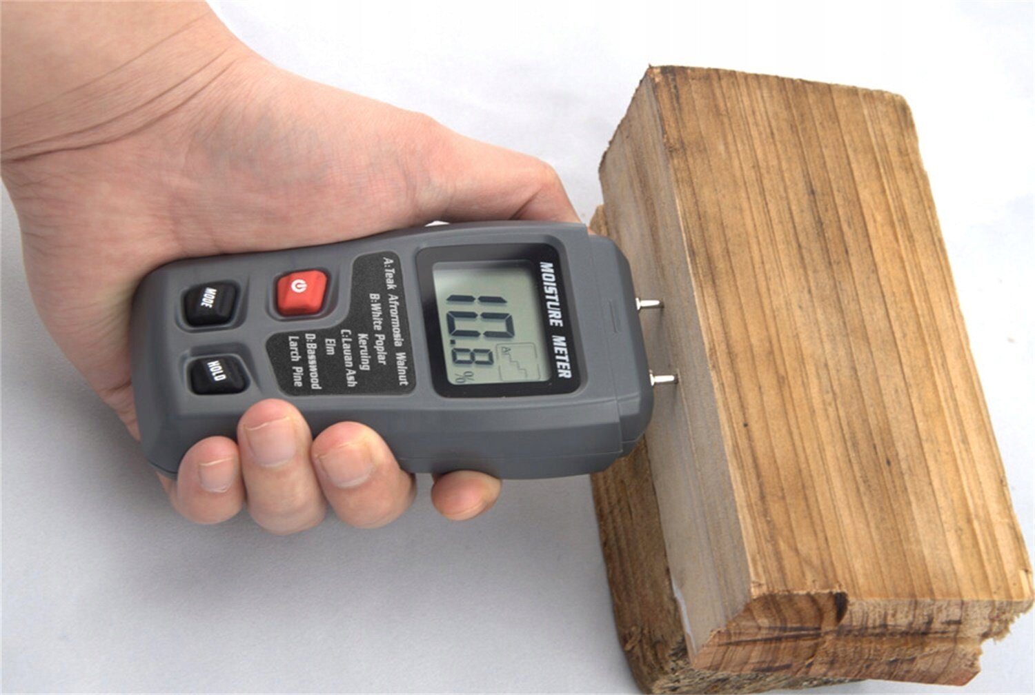 Измеритель влажности древесины - цифровой тестер MOISTURE METER / Гигрометр, влагомер, техметр дерева