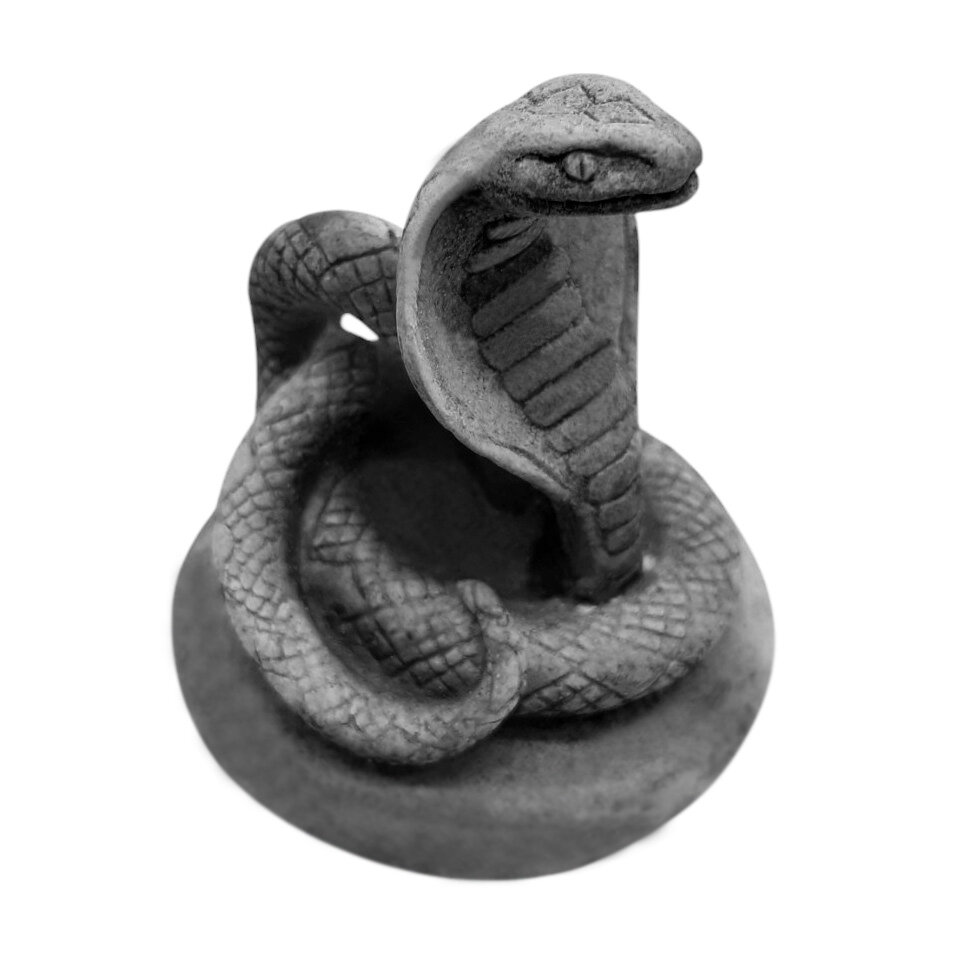 Статуэтка Kalina M  Кобра   гипс  высота 4 5 см  серый  символ 2025