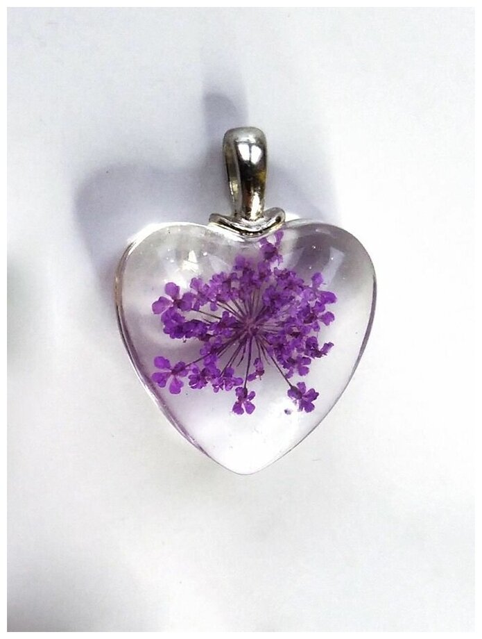 Прозрачный кулон в виде сердца со снытью фиолетовый 