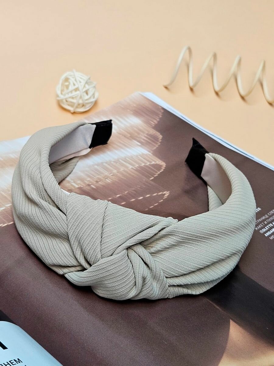 Ободок для волос широкий тканевый с узлом кремовый серый
