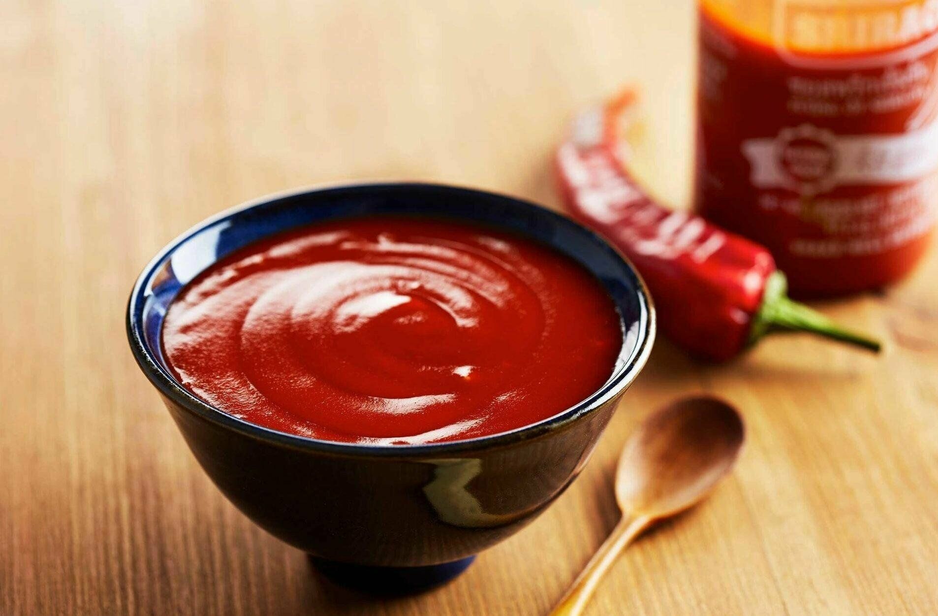 Uni-Eagle cоус "Шрирача/Shriracha Hot Chilli Sauce" (0,815кг/740мл) пласт. бут. (Тайланд) — фото 1