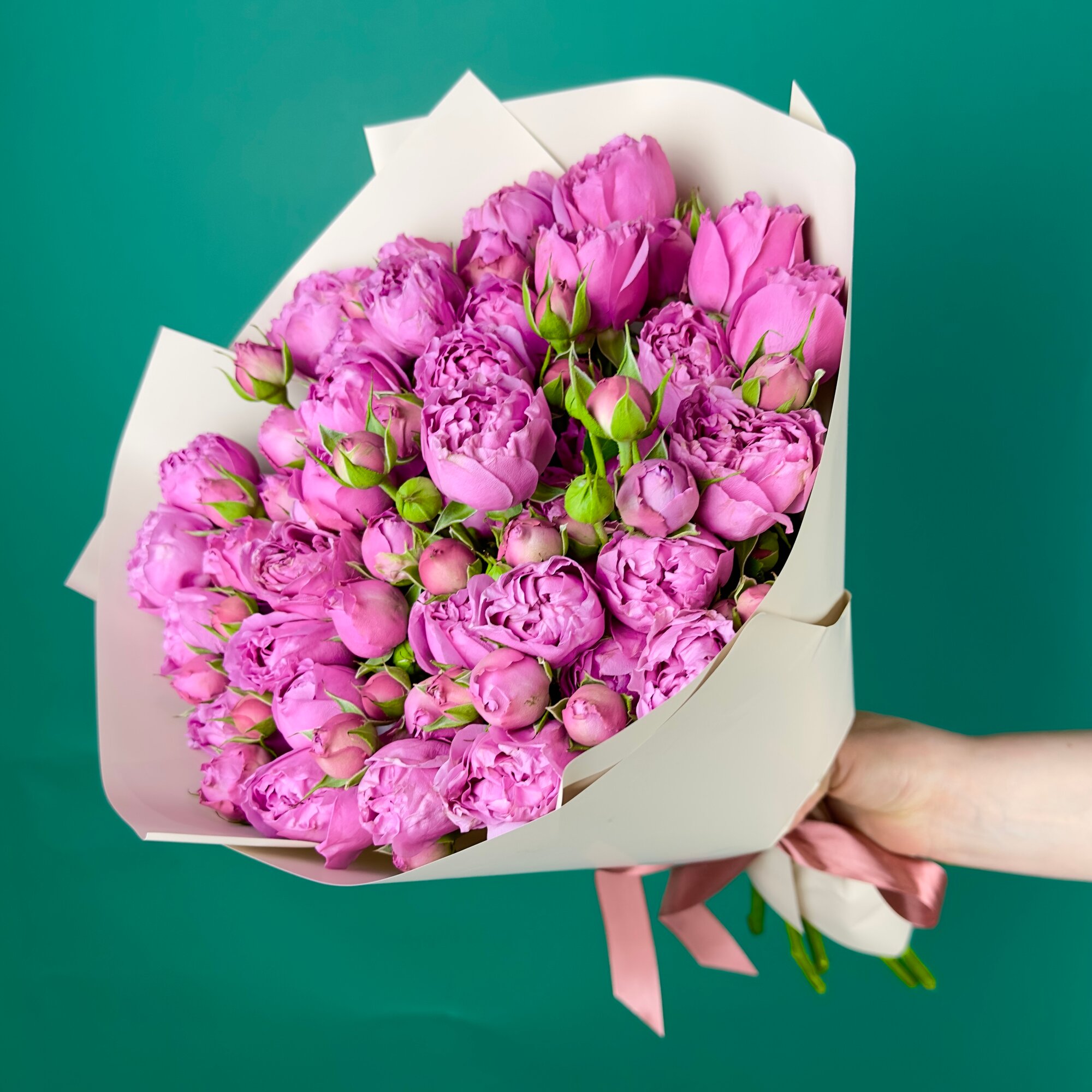 Букет цветов из 9 пионовидных кустовых роз Мисти Баблз