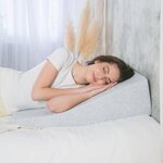 Клиновидная (рефлюкс) подушка под спину Relax - изображение
