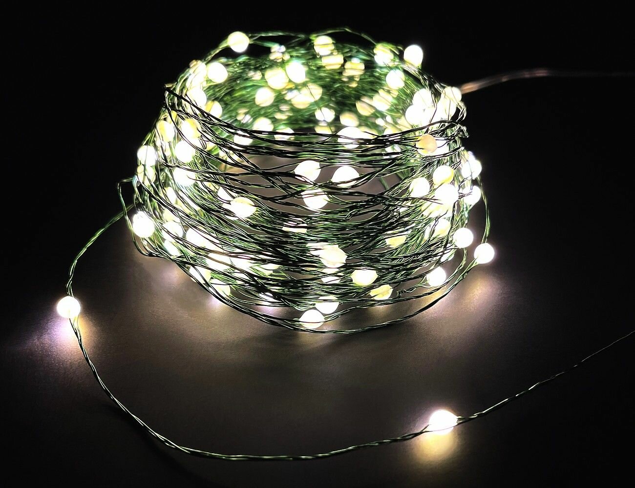 Edelman, Luca, Светодиодная гирлянда сияющие капли - макси, 150 теплых белых мини LED-огней, 15+5 м, зеленая проволока, уличная 1087945/84904