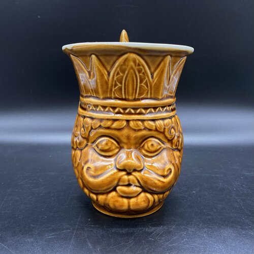 Кружка пивная с фигурной ручкой 