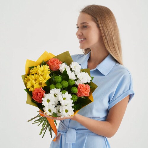 Изображение товара Букет живых цветов из хризантем и роз Летняя поляна от ЛасФлоре