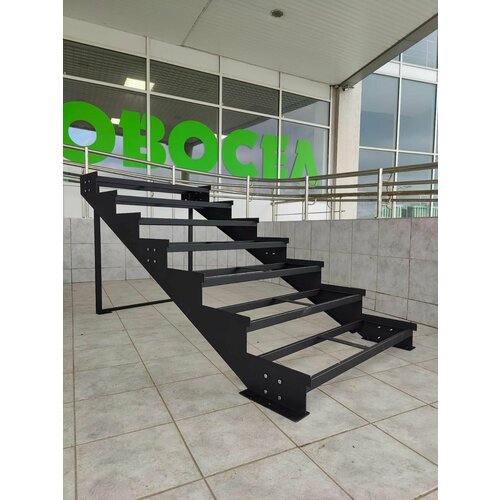 Лестница-крыльцо без ступеней ДПК(каркас),6 ступеней, без ограждения.