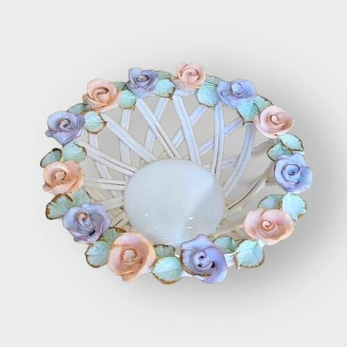 Конфетница из керамики с цветками