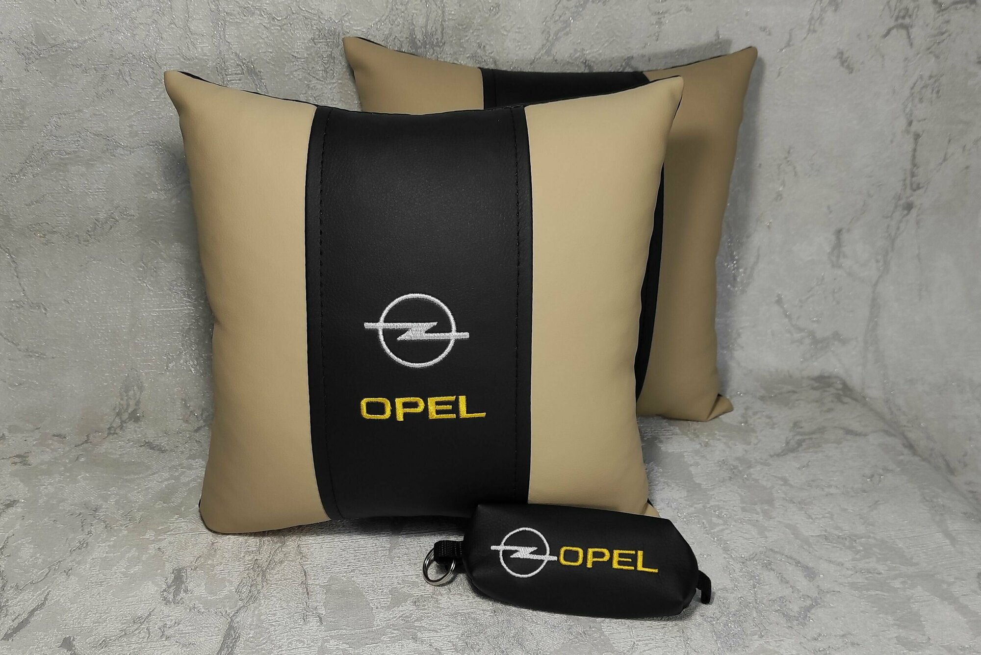 Подарочный набор: декоративная подушка в салон автомобиля из экокожи и ключница с логотипом OPEL, комплект 3 предмета