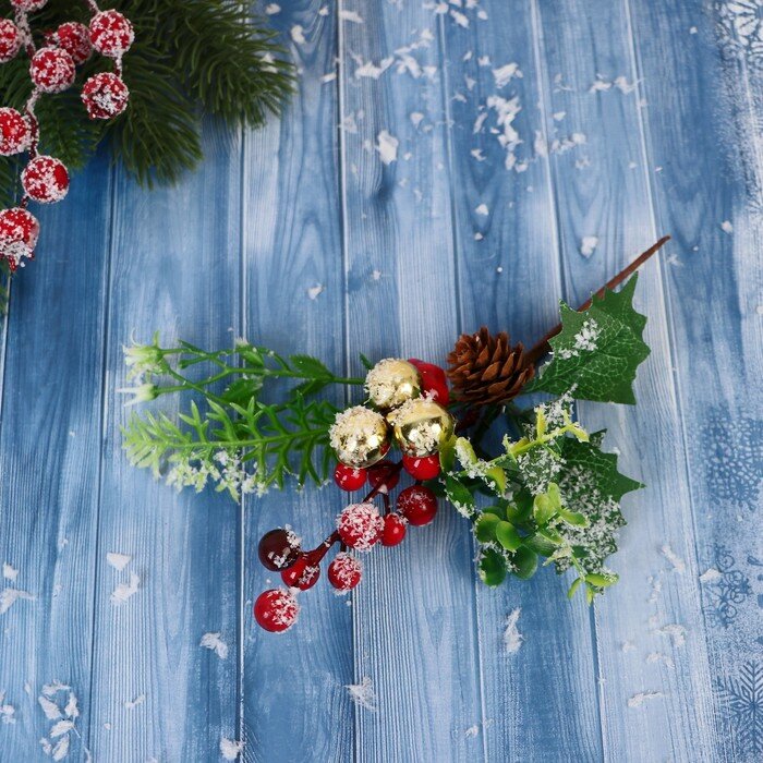 Декор "Зимние грезы" ягоды веточки листья шишка, 19 см 9698920
