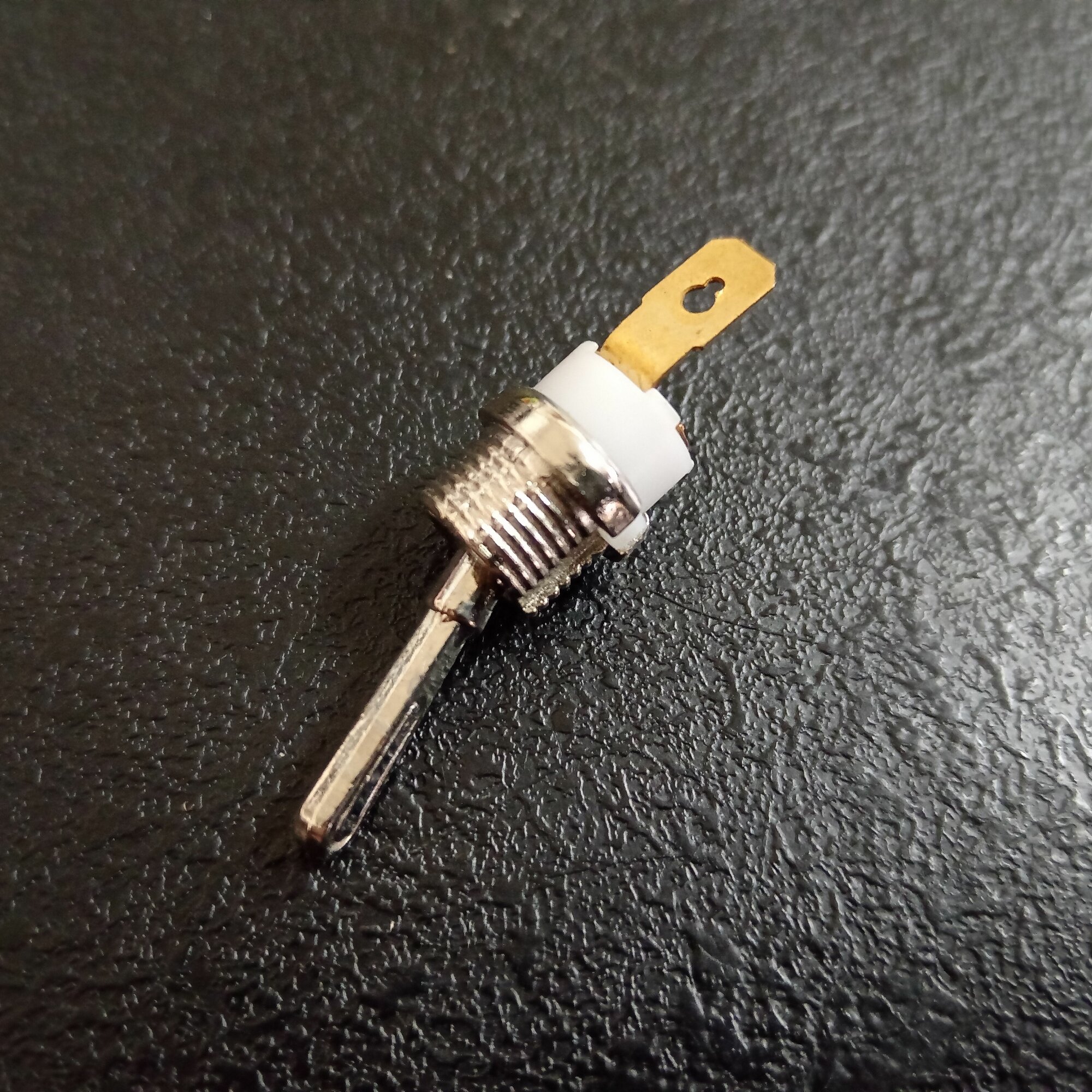 фото Выключатель в сборе(металлический тумблер) для бензопилы Китай 45-52К