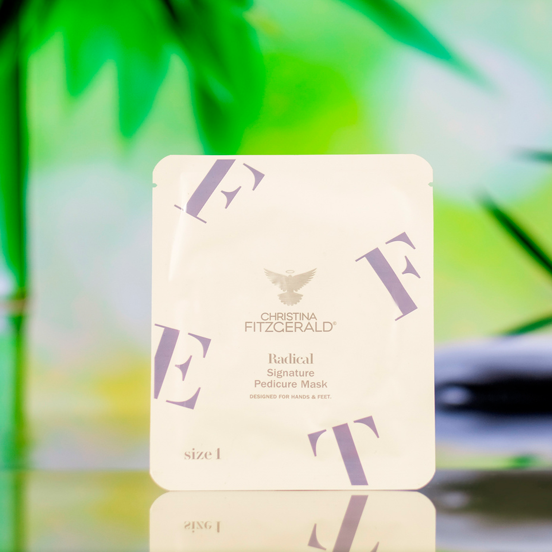 Картинки Christina Fitzgerald маски для ухода за кожей рук Radial Signature Manicure Mask (Size 1), 1 шт