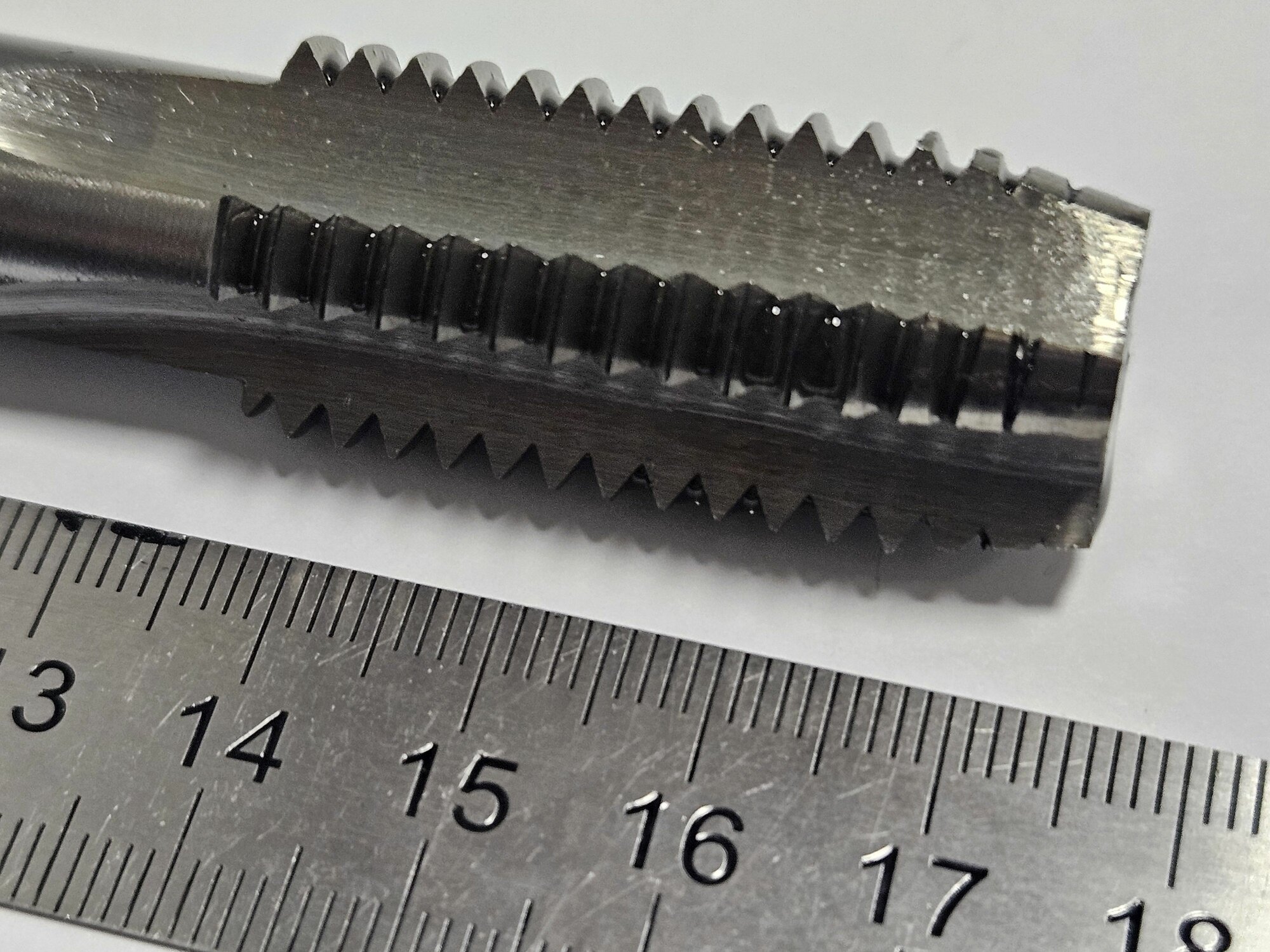 Метчик м/р М18х2,5 левый — фото 1