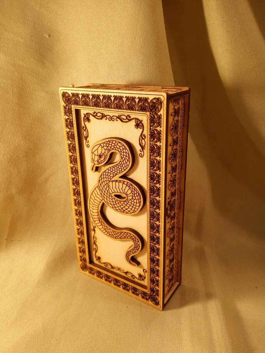 Шкатулка-купюрница с магнитным замком "Змейка"