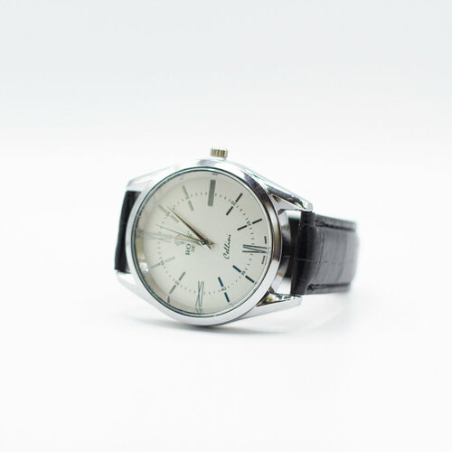 фото Наручные часы часы наручные кварцевые, белый без бренда