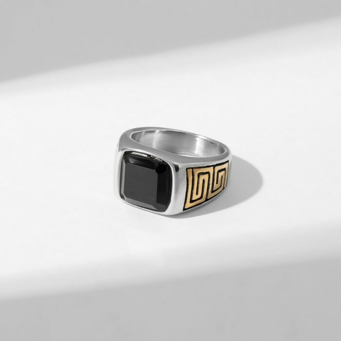 Кольцо мужское "Перстень" лабиринт цвет золотисто-чёрный в серебре 19 размер