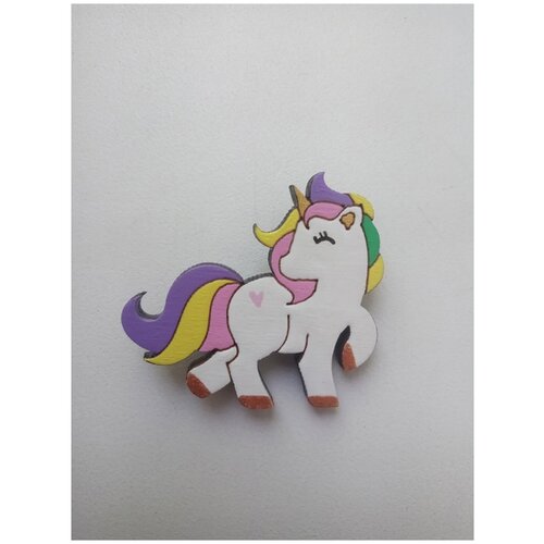 Брошь ручной работы из дерева единорожка