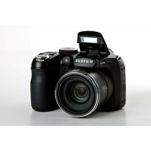 Фотоаппарат Fujifilm FinePix S1800 черный 1195000₽