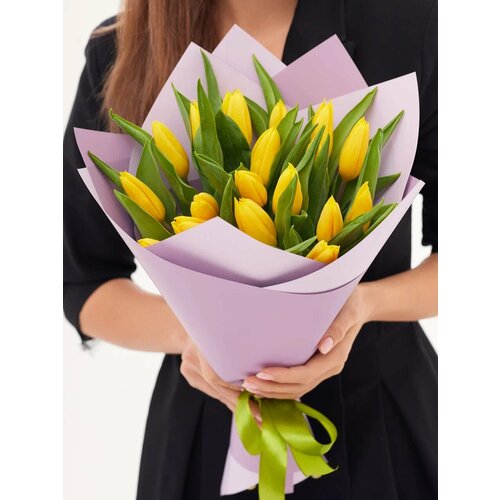 Букет из живых цветов 17 желтых тюльпанов от Bestflo купить с доставкой