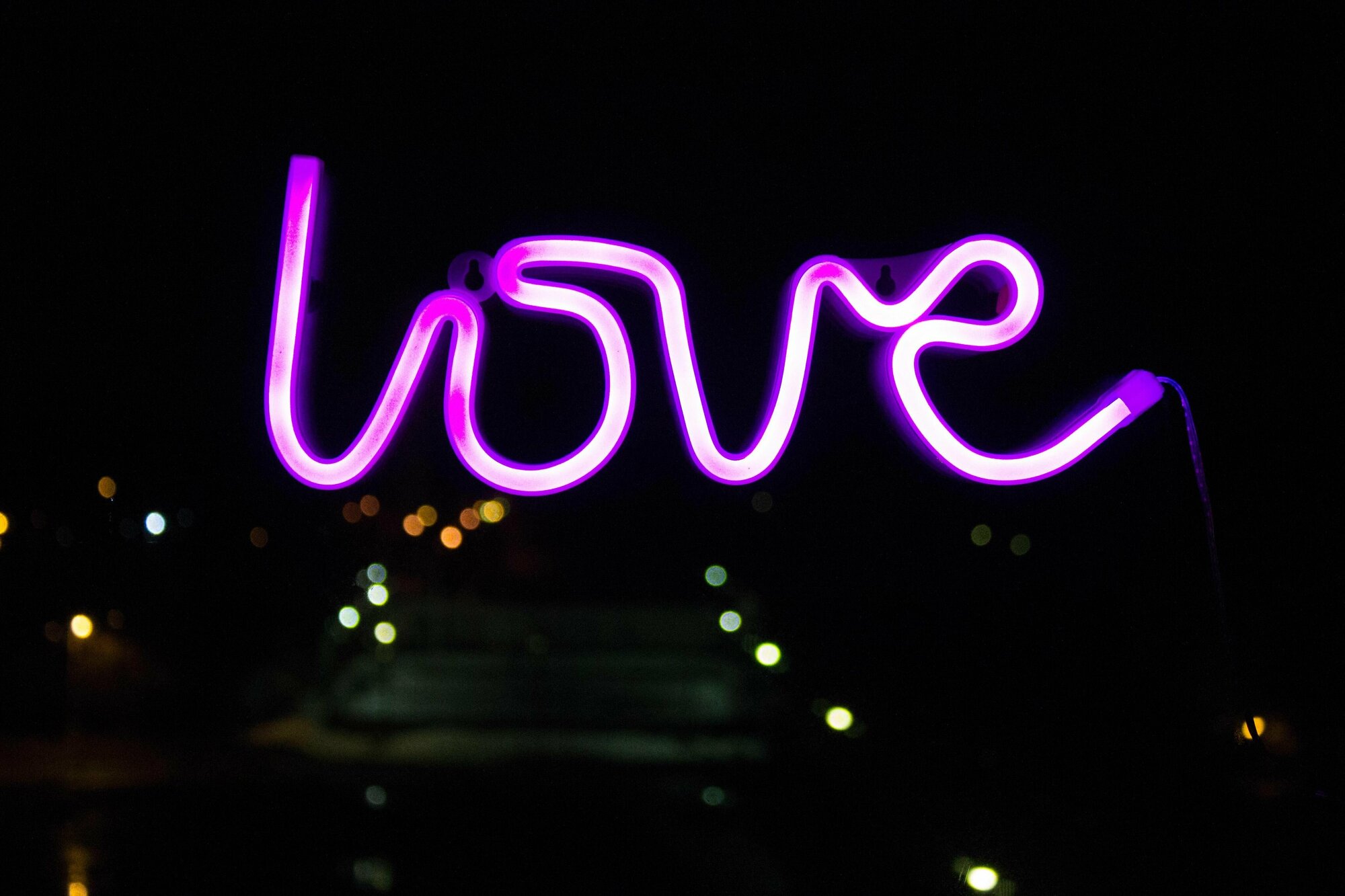 Неоновый светильник ночник на батарейках Love старт - фотография № 2