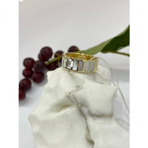 стильное золотое кольцо из желтого янтаря с пейзажным рисунком Кольцо, серебро, 585 проба, размер 17