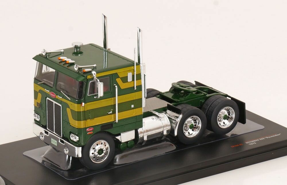 Седельный тягач PETERBILT 352 Pacemaker 1979 Green, масштабная модель коллекционная