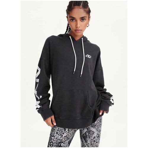 фото Худи dkny l черное с белым лого на рукавах и карманом-кенгуру pigment dye distressed crackle logo relaxed hoodie