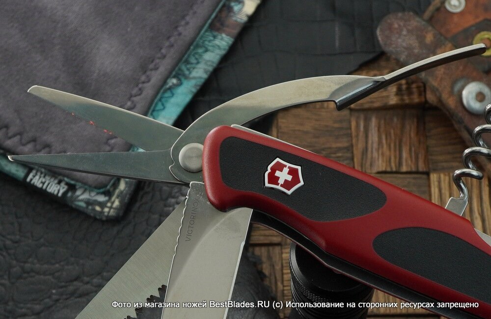 Нож перочинный Victorinox RangerGrip 71 Gardener (0.9713.C) 130мм 7функций красный/черный карт.короб - фото №15