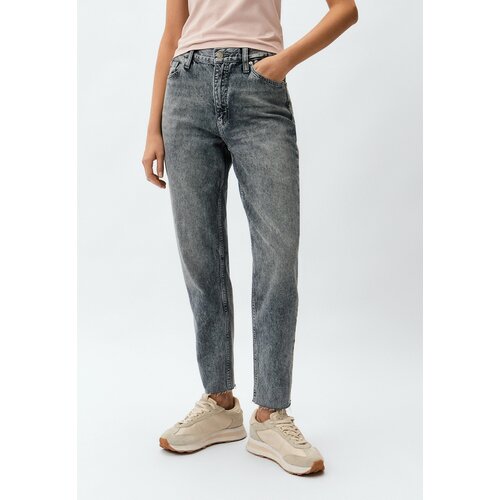фото Джинсы мом calvin klein jeans, размер 28, серый