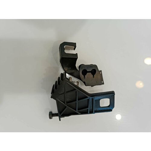 Кронштейн крепления правой фары Audi a4 B8 08-12г.